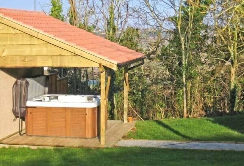 Ash Lodge