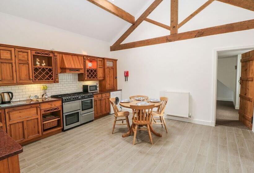 Barnfields Holiday Cottage