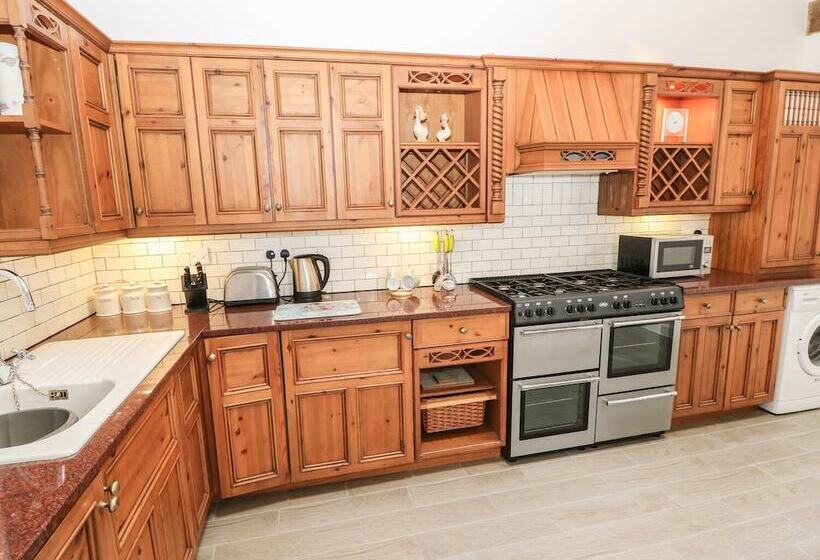 Barnfields Holiday Cottage