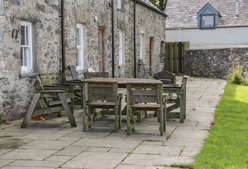 Bryn Dedwydd Farmhouse
