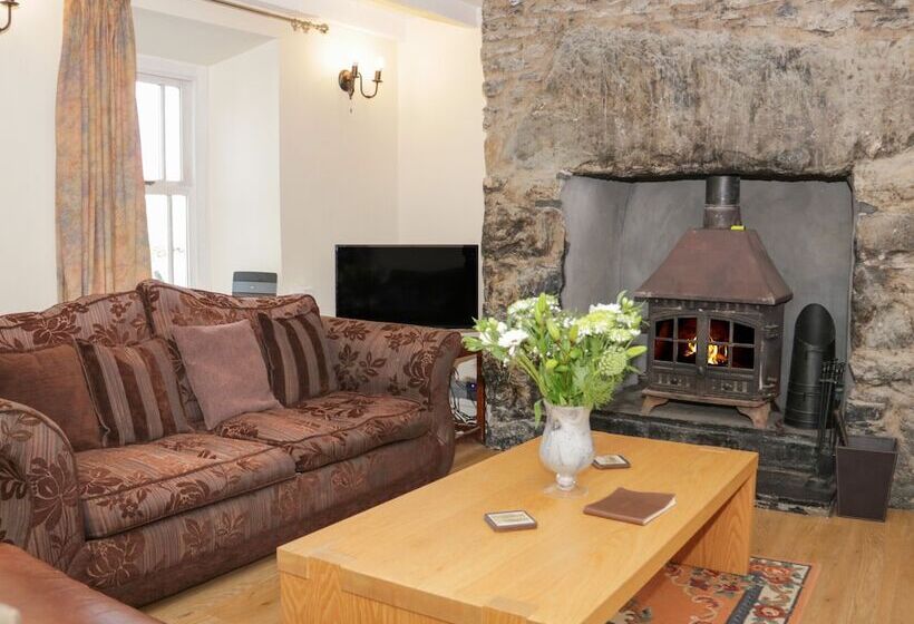 Bryn Dedwydd Farmhouse