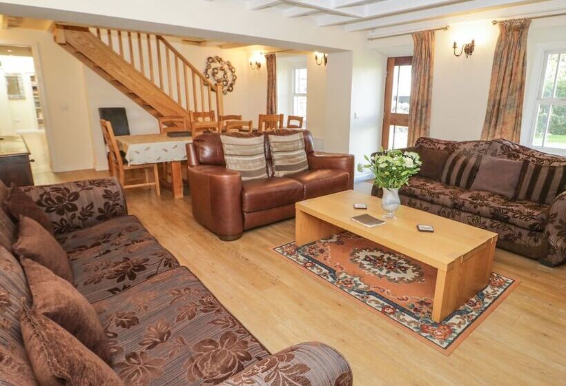 Bryn Dedwydd Farmhouse