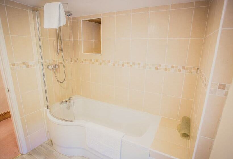 Deerclose West Farmhouse