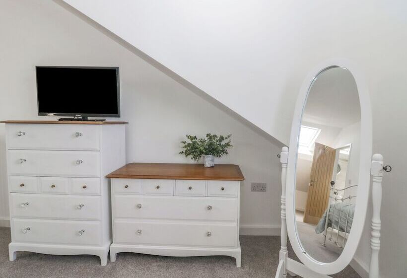 Driftwood, 23 Roa Island