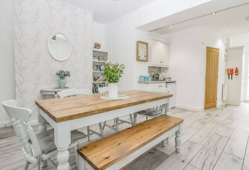 Driftwood, 23 Roa Island