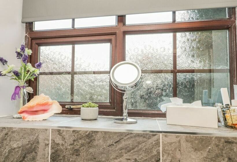 Glebe Hall Apartment