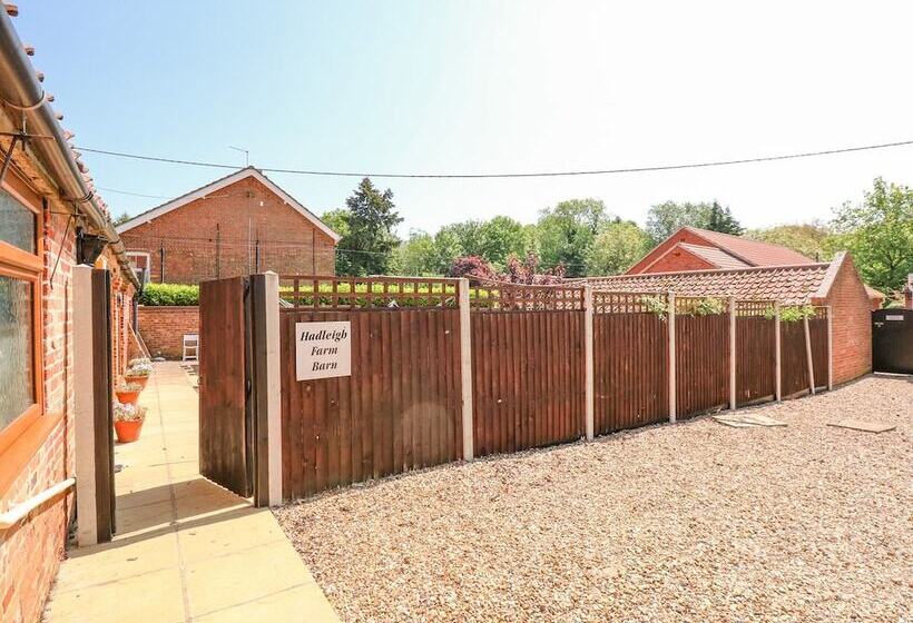 Hadleigh Farm Barn