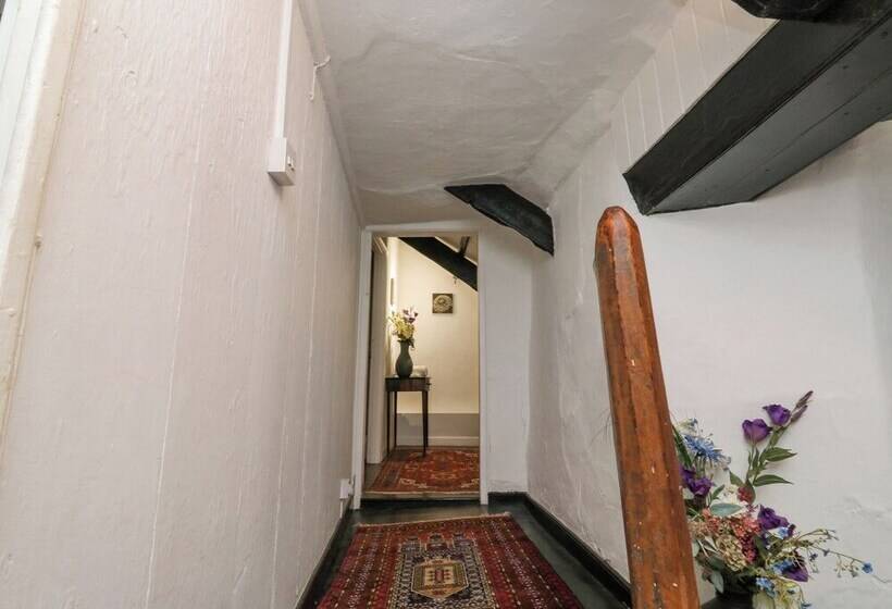 Hearthstone East Cottage