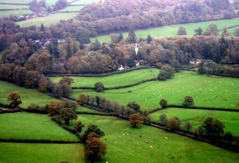 Lew Quarry Cottage