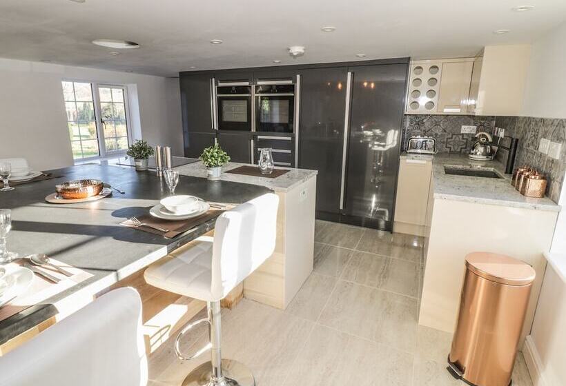 Lower Tundridge Cottage