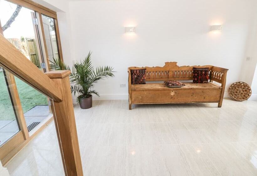 Lower Tundridge Cottage