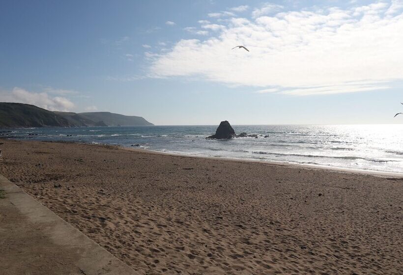 Lower West Curry Cottage