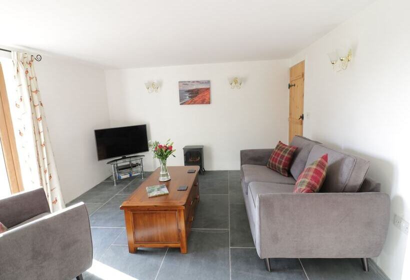 Lower West Curry Cottage