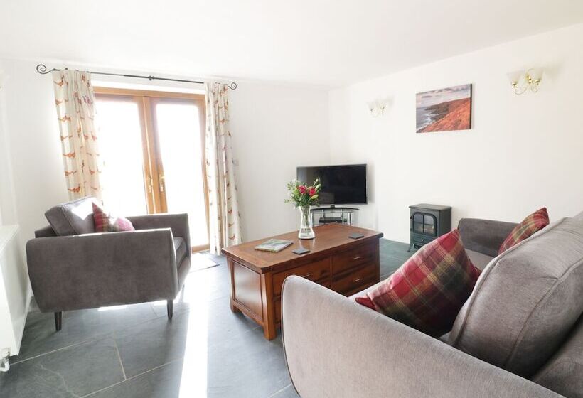 Lower West Curry Cottage