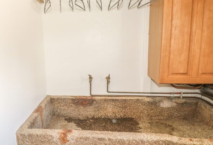 Lower West Curry Farmhouse