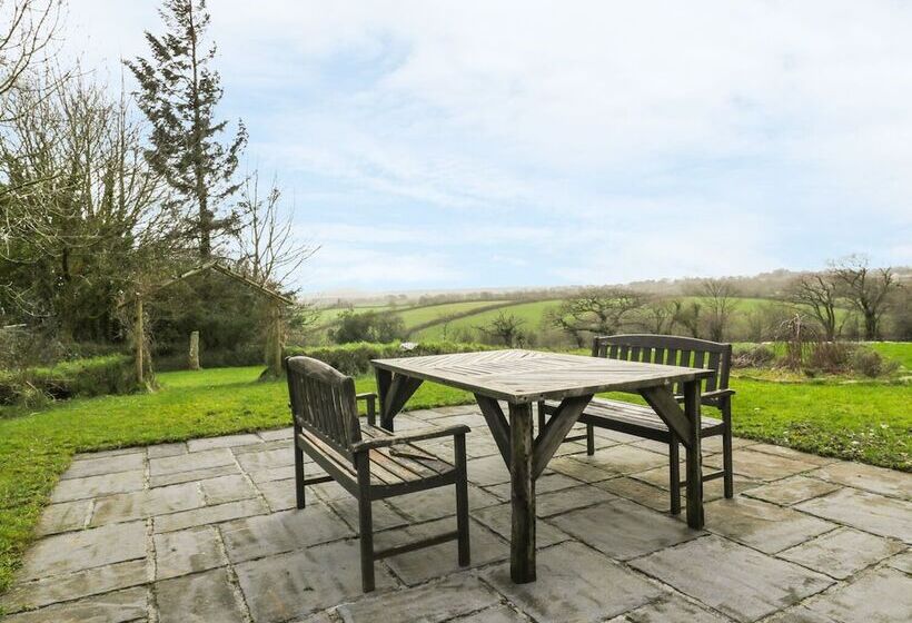 Lower West Curry Farmhouse