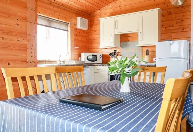 Maple Lodge