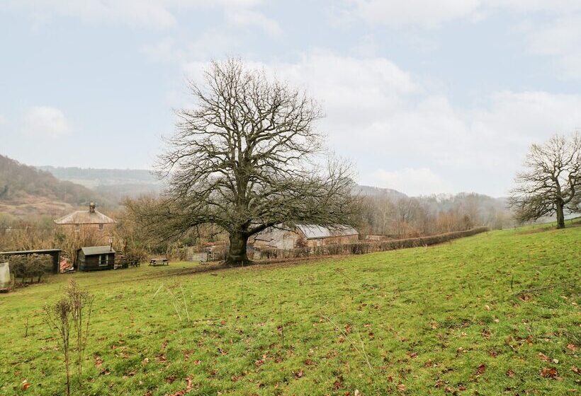 Oak Tree Cottage