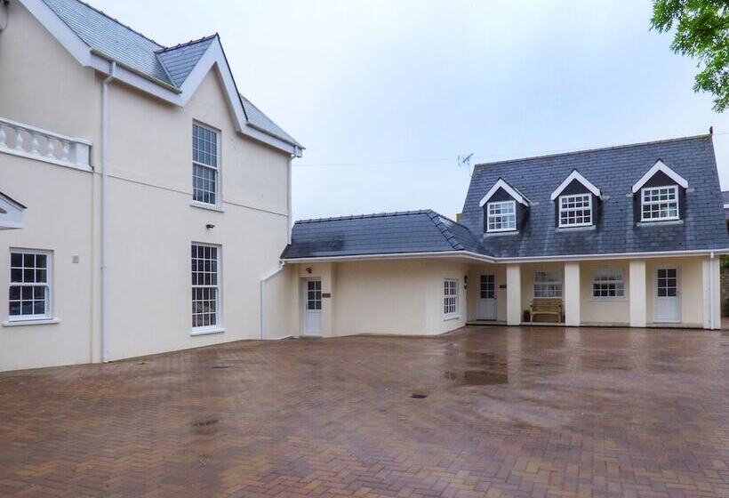 South Beach At The Hideaway