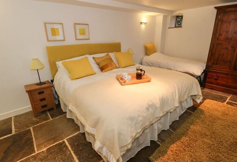 The Barn At Smalldale Hall