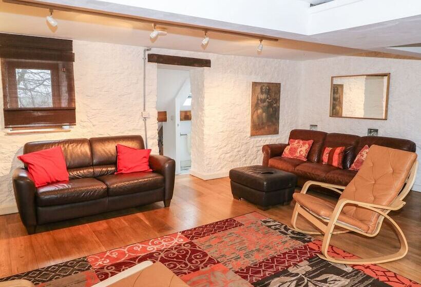 The Barn At Smalldale Hall