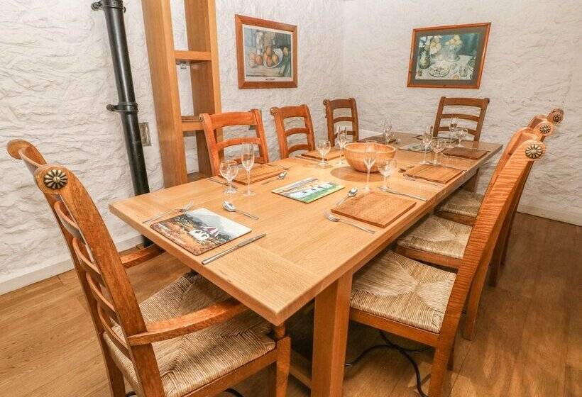 The Barn At Smalldale Hall