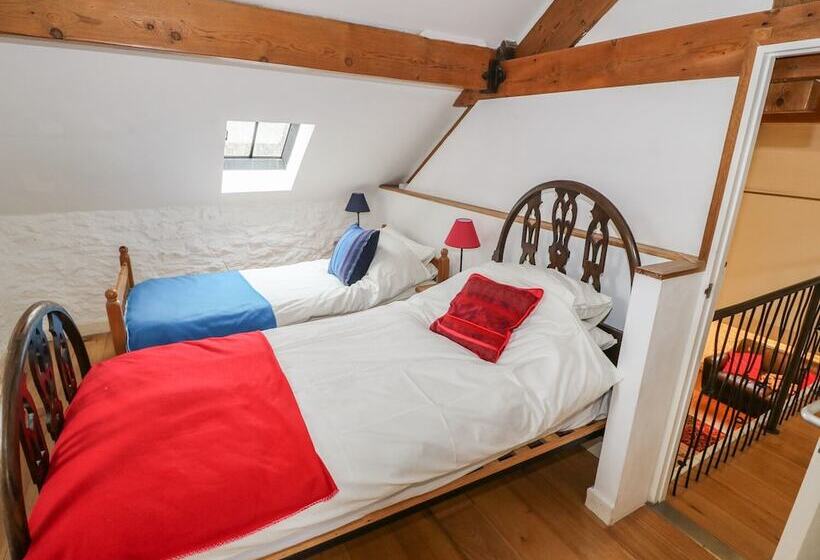 The Barn At Smalldale Hall