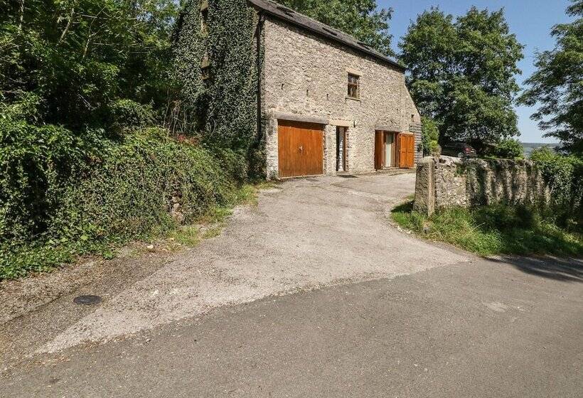 The Barn At Smalldale Hall