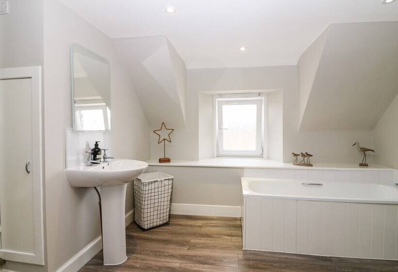 White Hillocks Farm House