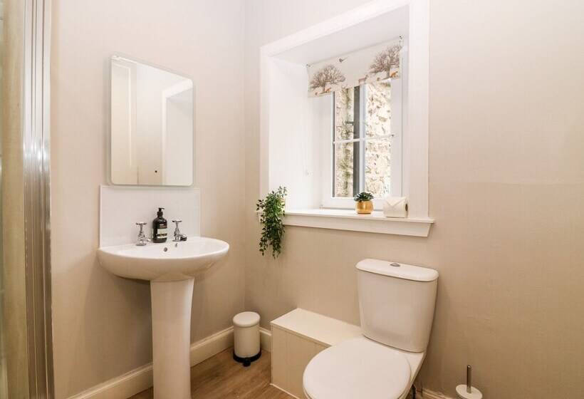 White Hillocks Farm House