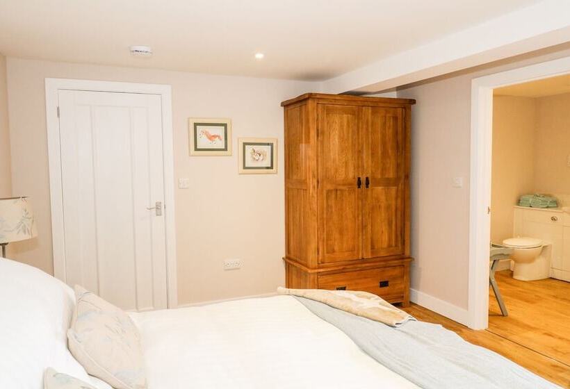 Woodpecker Lodge
