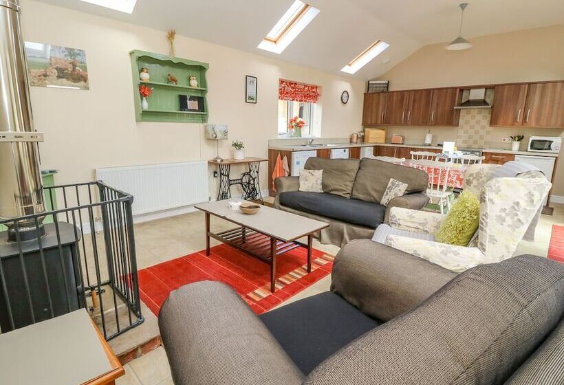 1 Pines Farm Cottages