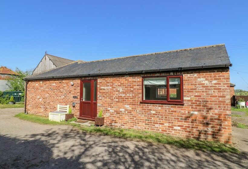 1 Pines Farm Cottages