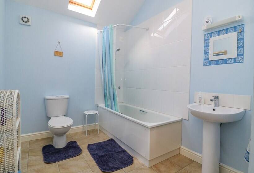 1 Pines Farm Cottages