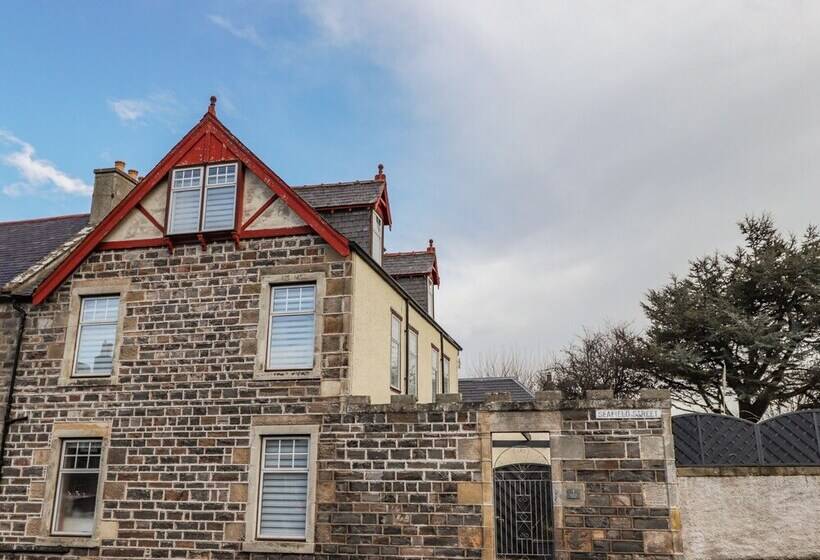 1 Seafield Street