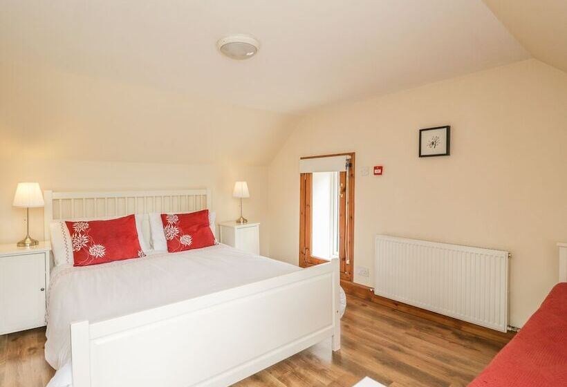 10 Monarch Country Apartments