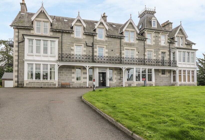 10 Monarch Country Apartments