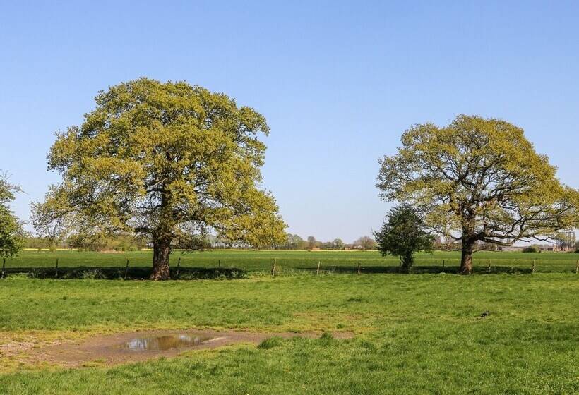 2 Pines Farm Cottages