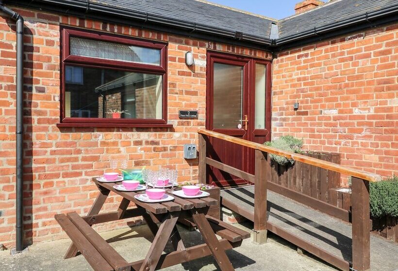 2 Pines Farm Cottages