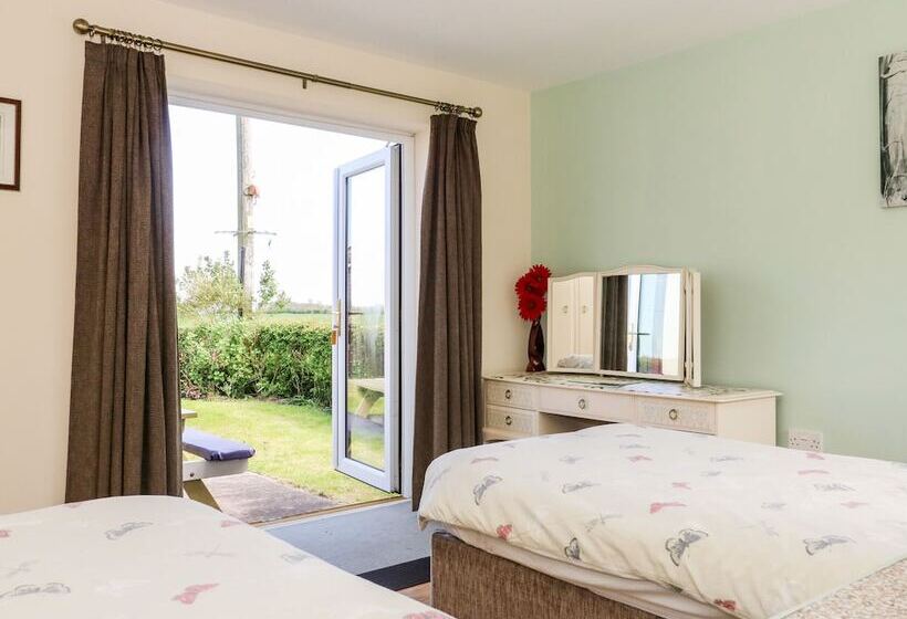 2 Pines Farm Cottages