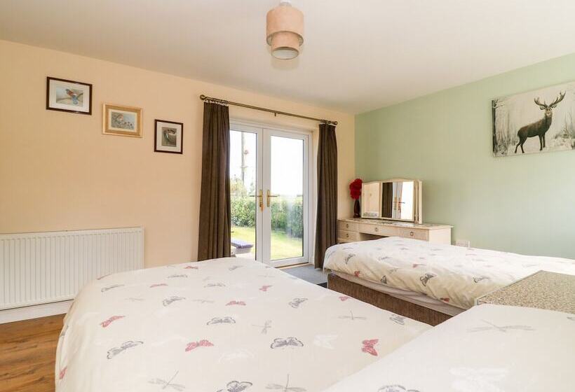 2 Pines Farm Cottages