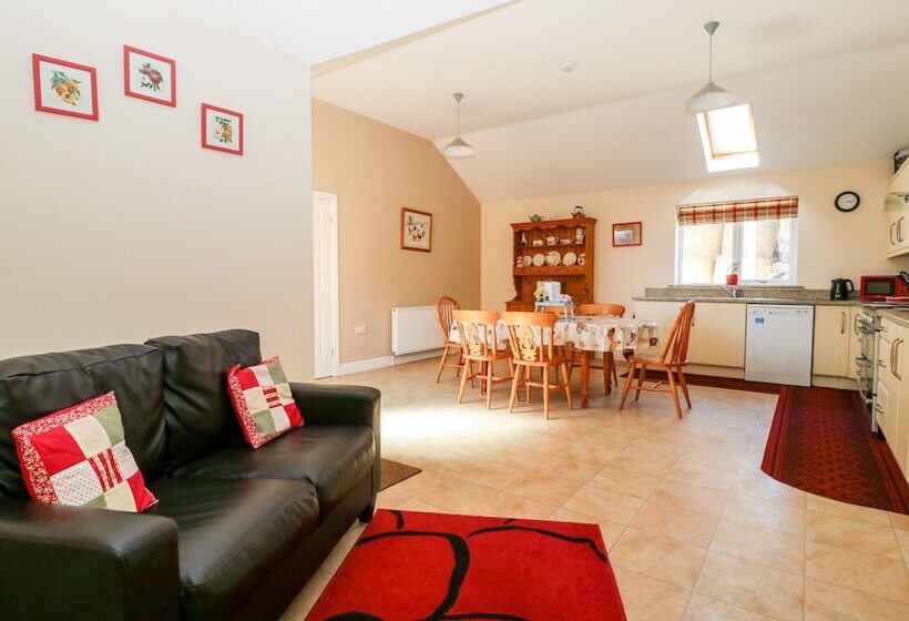 2 Pines Farm Cottages