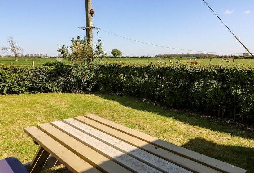 2 Pines Farm Cottages