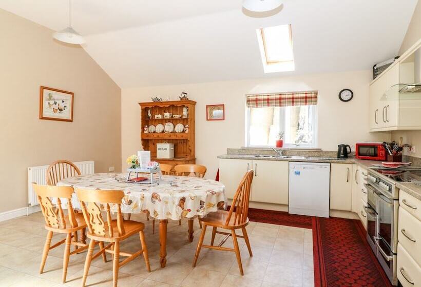 2 Pines Farm Cottages