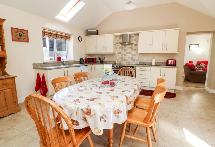 2 Pines Farm Cottages