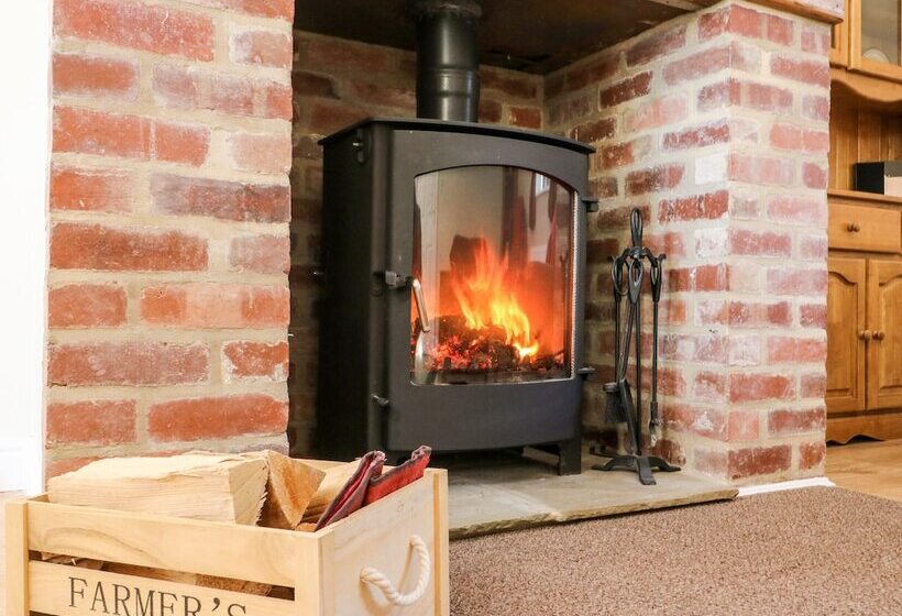 2 Pines Farm Cottages