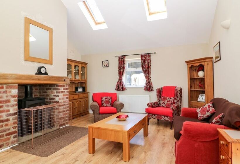 2 Pines Farm Cottages