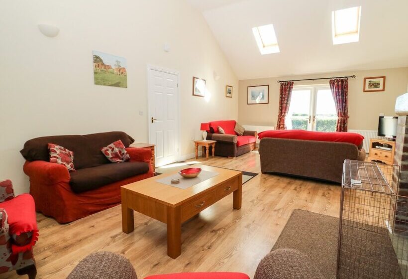 2 Pines Farm Cottages