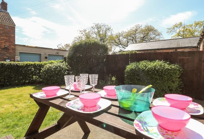 2 Pines Farm Cottages