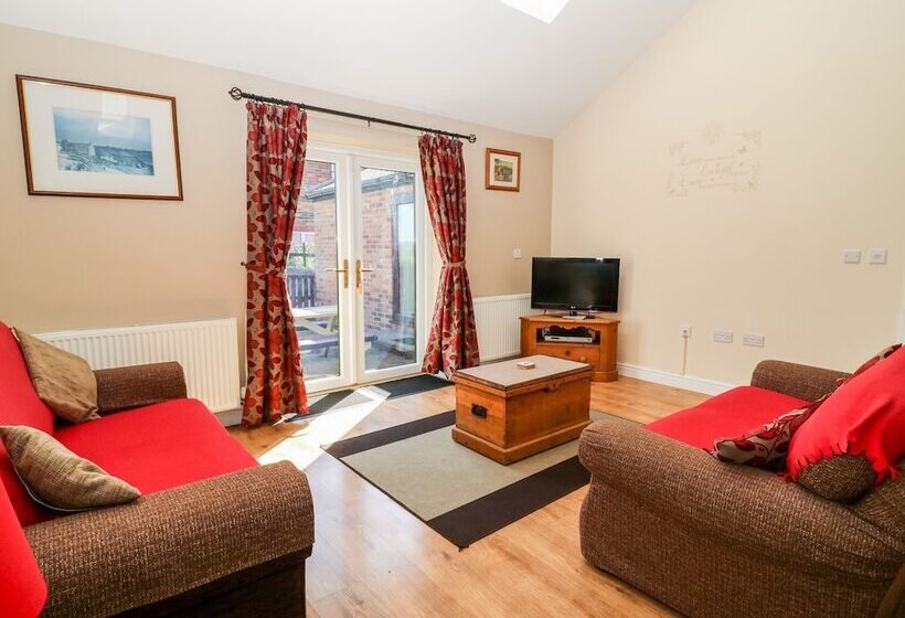 2 Pines Farm Cottages